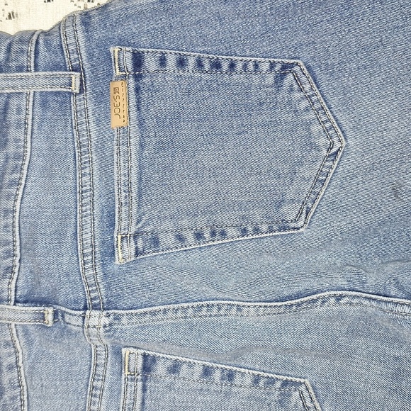 Joe's The Icon Mid-Rise Skinny Ankle Bleached Jean - Picture 5 of 8